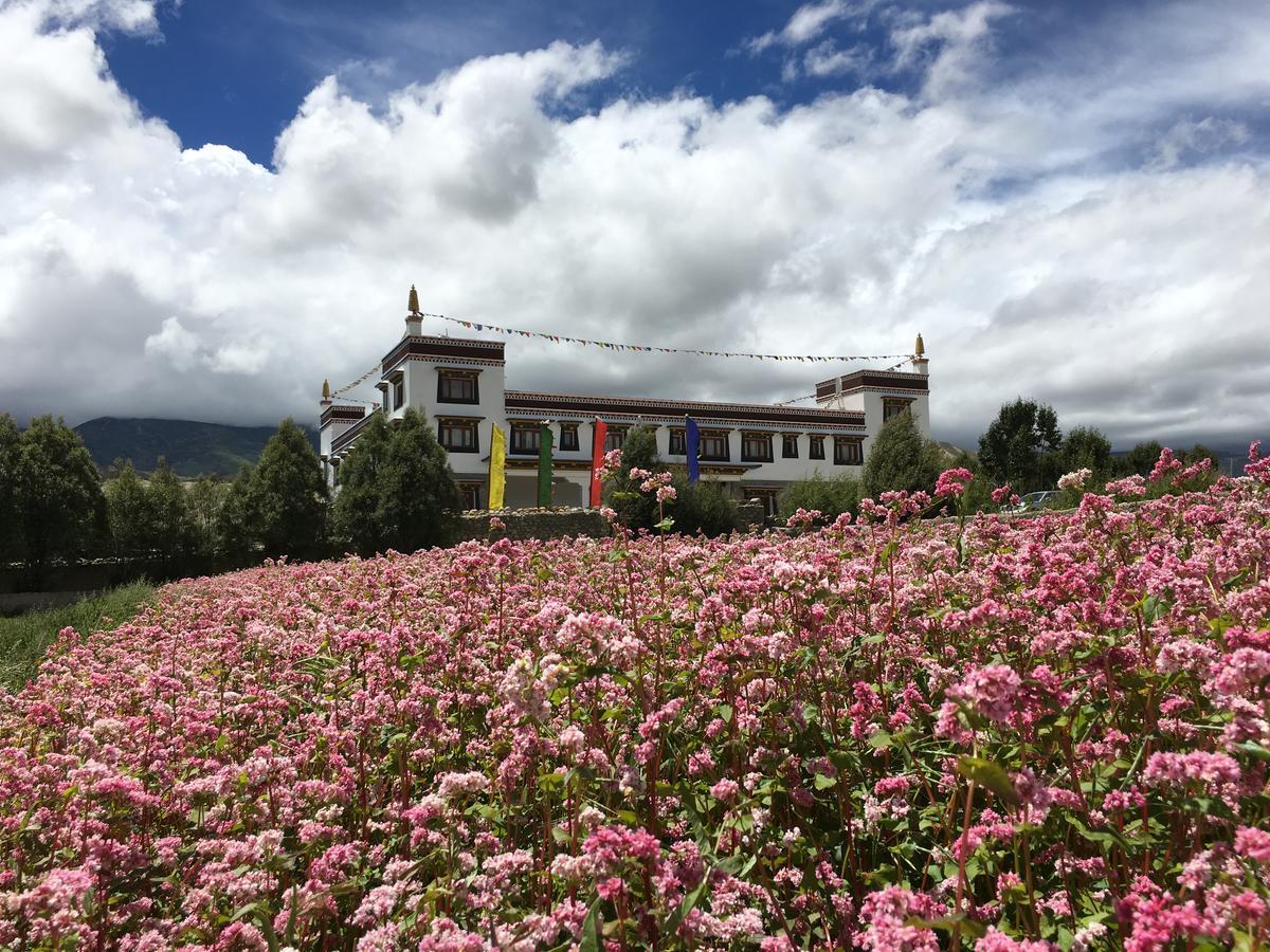 Royal Mustang Resort Nambo Экстерьер фото